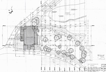 <p>Bestaande situatie van de Buitensociëteit en de achtergelegen tuin, behorend bij de bouwaanvraag voor de nieuwe Hanzehof in 1975 (RAZ). </p>
